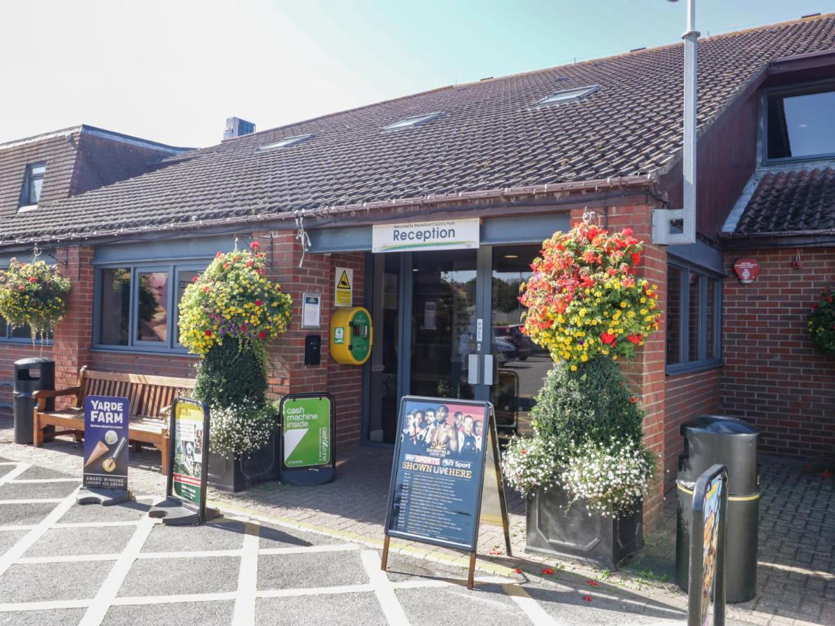 Amethyst Lodge Lymington Buitenkant foto